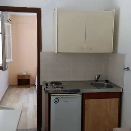شقة فندقية Litharia 2*